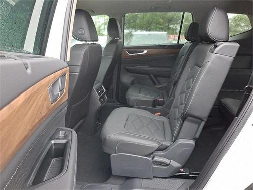 2025 Volkswagen Atlas 2.0T SE