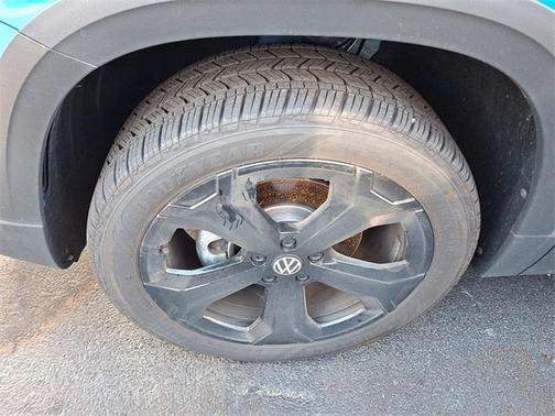 2025 Volkswagen Taos 1.5T SE Black