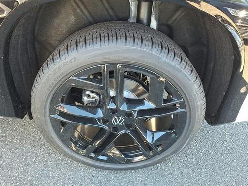 2025 Volkswagen Tiguan 2.0T SE R-Line Black