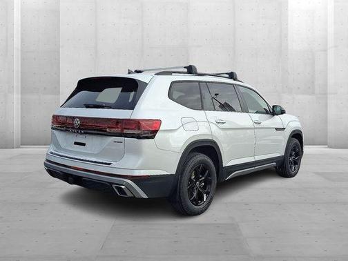 Opal White Pearl 2026 Volkswagen Atlas 2.0T Peak Edition