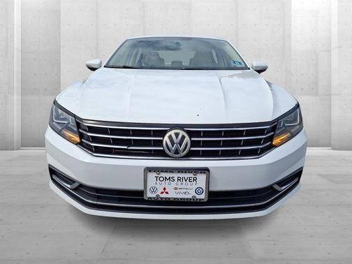 Pure White 2016 Volkswagen Passat 1.8T SE