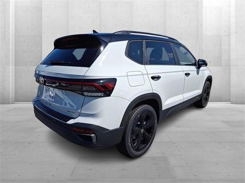 2025 Volkswagen Taos 1.5T SE Black
