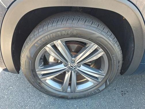 2020 Volkswagen Atlas Cross Sport 3.6L V6 SE w/Technology R-Line