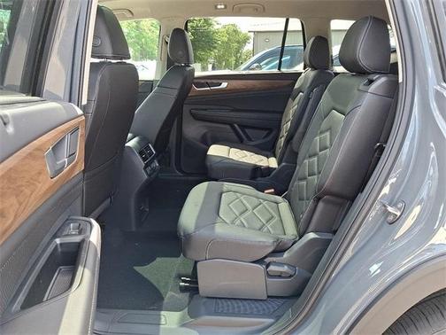 2025 Volkswagen Atlas 2.0T SE