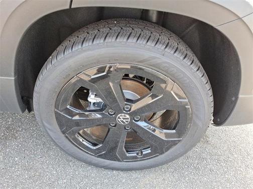 2025 Volkswagen Taos 1.5T SEL