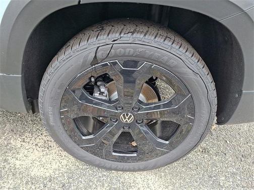 2025 Volkswagen Taos 1.5T SE Black