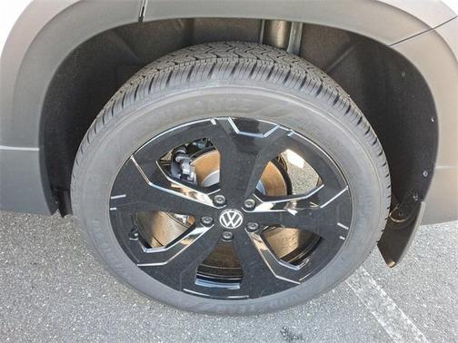 2025 Volkswagen Taos 1.5T SE Black