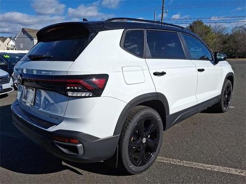 2025 Volkswagen Taos 1.5T SE Black