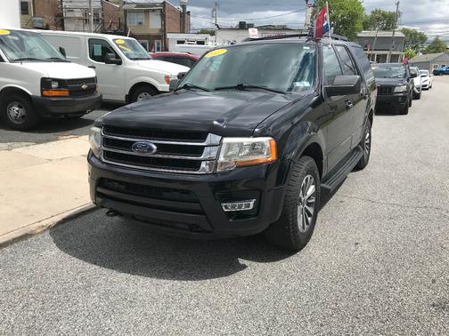 Black 2017 Ford Expedition XLT