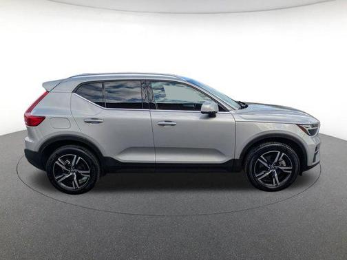 2024 Volvo XC40 B5 Core