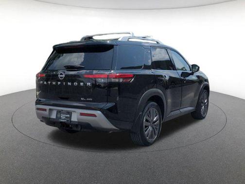 2023 Nissan Pathfinder SL 4WD
