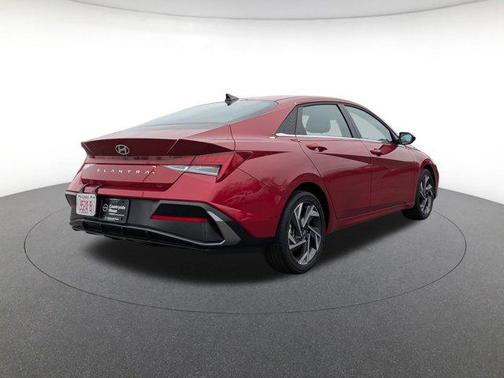 2025 Hyundai ELANTRA SEL