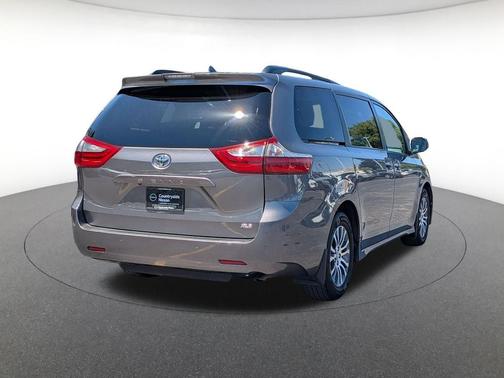 Predawn Gray Mica 2018 Toyota Sienna XLE Premium