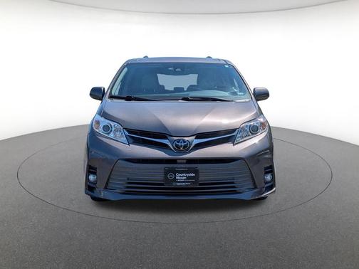 Predawn Gray Mica 2018 Toyota Sienna XLE Premium