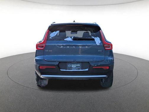 2025 Volvo XC40 B5 Plus Bright Theme