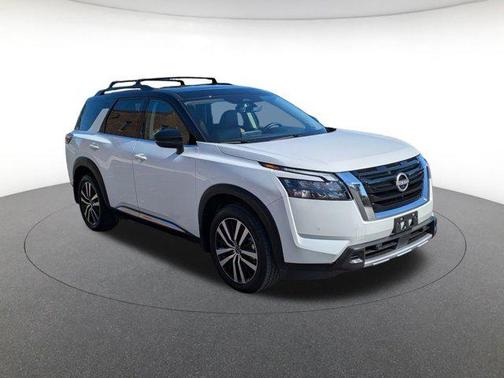2025 Nissan Pathfinder Platinum 4WD