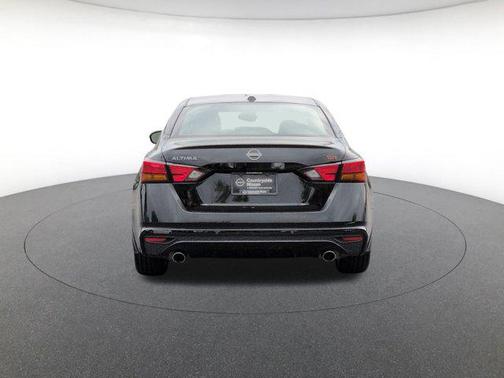 2025 Nissan Altima SR FWD