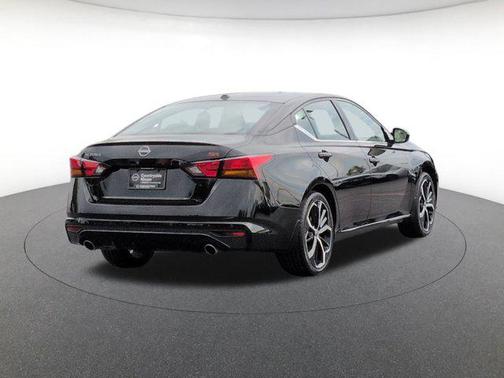 2025 Nissan Altima SR FWD