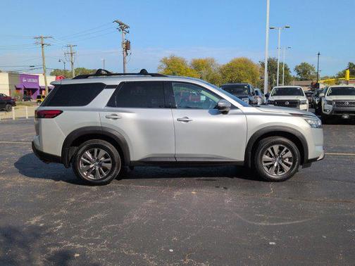 2022 Nissan Pathfinder SV 4WD