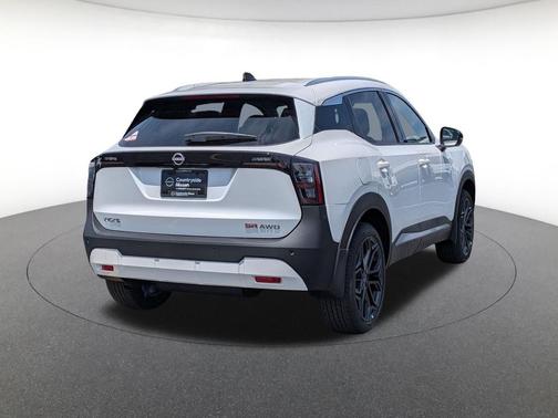 Aspen White Tricoat 2026 Nissan Kicks SR