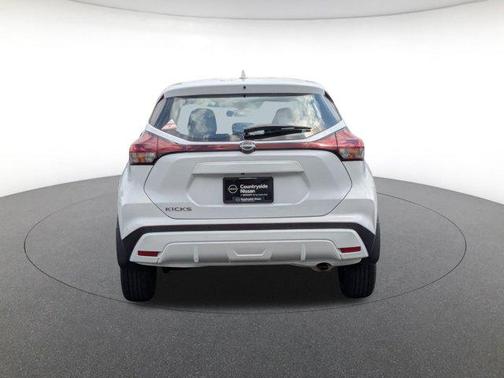 2025 Nissan Kicks S