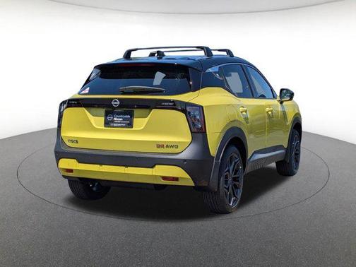 Yuzu Yellow/Super Black 2026 Nissan Kicks SR