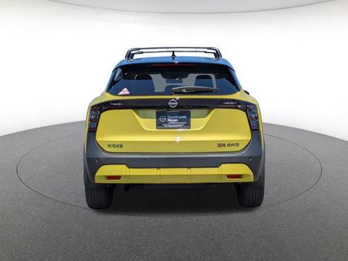 Yuzu Yellow/Super Black 2026 Nissan Kicks SR