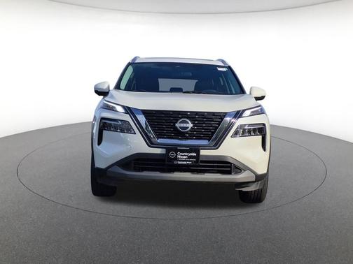 Pearl White Tricoat 2022 Nissan Rogue SV