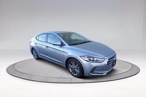 Photo 4 of 35 of 2017 Hyundai Elantra SE