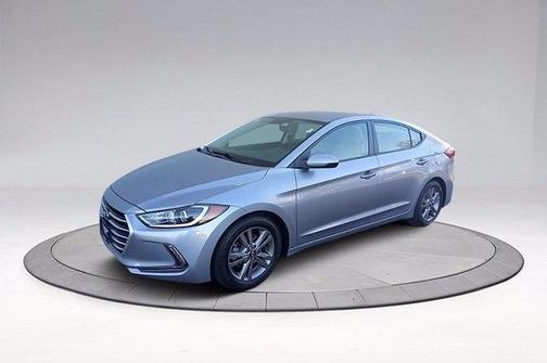 Photo 2 of 35 of 2017 Hyundai Elantra SE