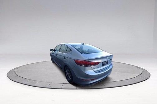 Photo 5 of 35 of 2017 Hyundai Elantra SE