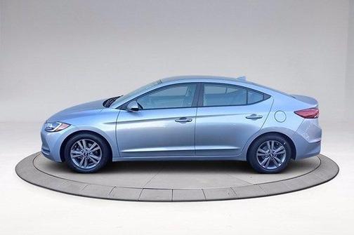 Photo 3 of 35 of 2017 Hyundai Elantra SE