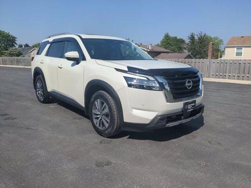 2023 Nissan Pathfinder SL 4WD