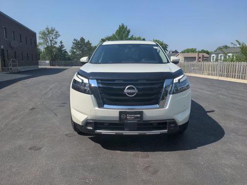 2023 Nissan Pathfinder SL 4WD