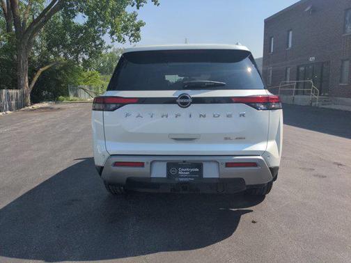 2023 Nissan Pathfinder SL 4WD