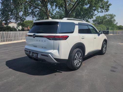 2023 Nissan Pathfinder SL 4WD