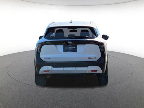 2025 Nissan Kicks SR
