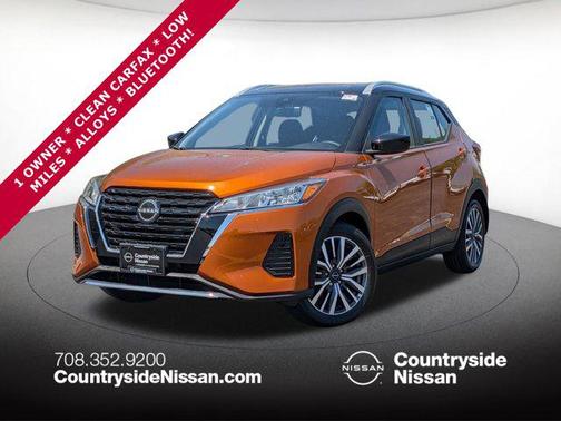 Monarch Orange Metallic/Super Black 2022 Nissan Kicks SV