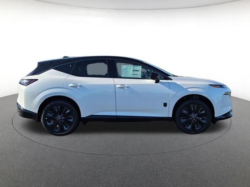 Everest White Pearl/Black 2027 Nissan Murano Dark Armor