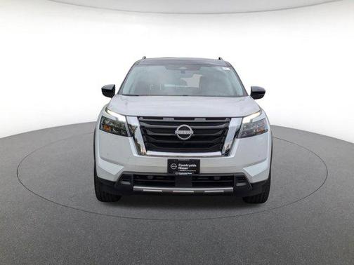 Everest White Pearl/Black 2025 Nissan Pathfinder Platinum 4WD