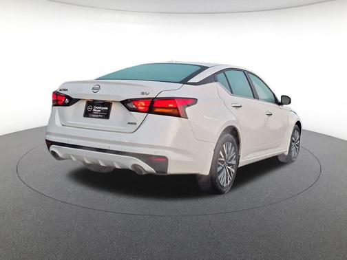 Pearl White Tricoat 2024 Nissan Altima 2.5 SV