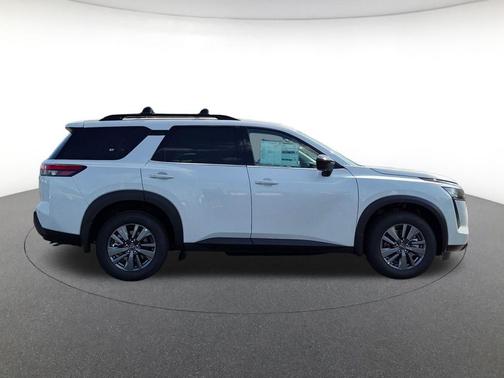 Everest White Pearl Tricoat 2026 Nissan Pathfinder SV