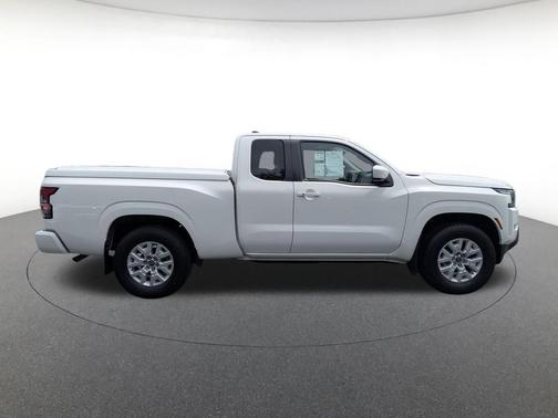 Glacier White 2023 Nissan Frontier SV