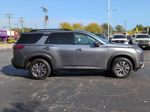 2024 Nissan Pathfinder SV FWD