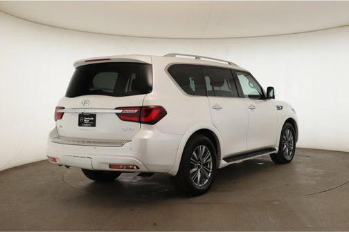 2022 INFINITI QX80 Luxe
