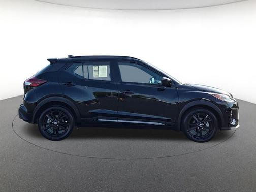 Super Black 2021 Nissan Kicks SR