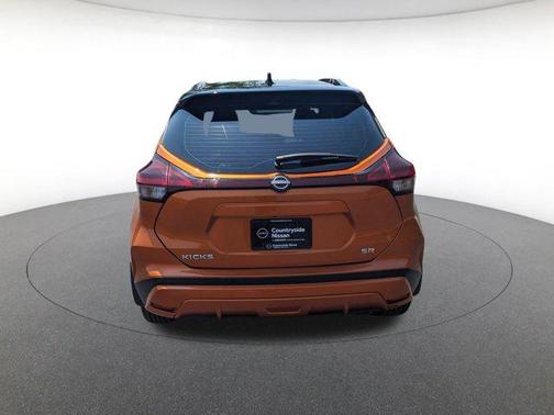 2022 Nissan Kicks SR