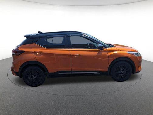 2022 Nissan Kicks SR