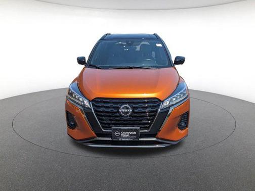 2022 Nissan Kicks SR