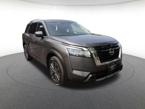2023 Nissan Pathfinder SL 4WD